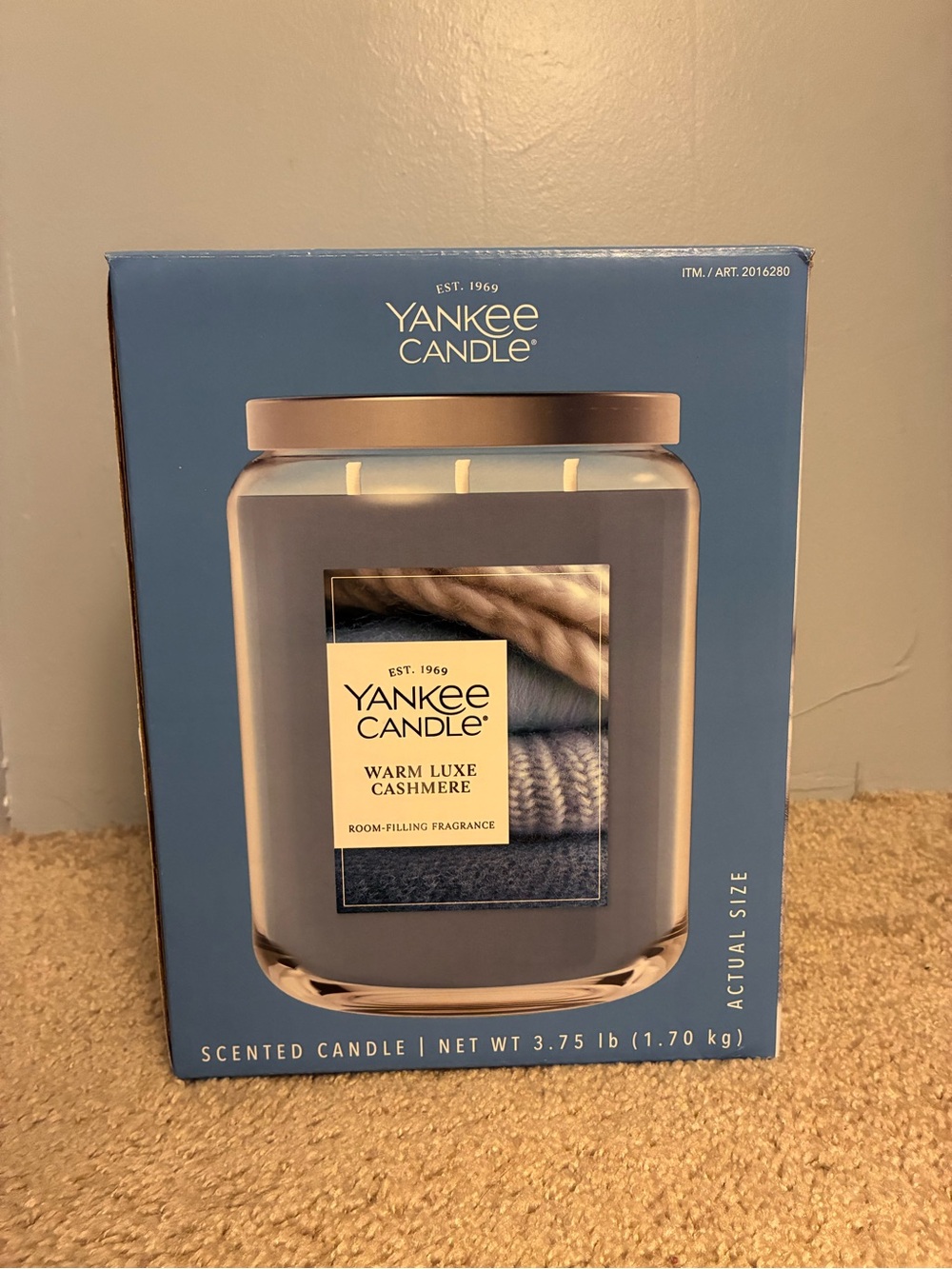 MEGA 3.75 pound Yankee Candle Warm Luxe Cashmere Jar Candle - Blue